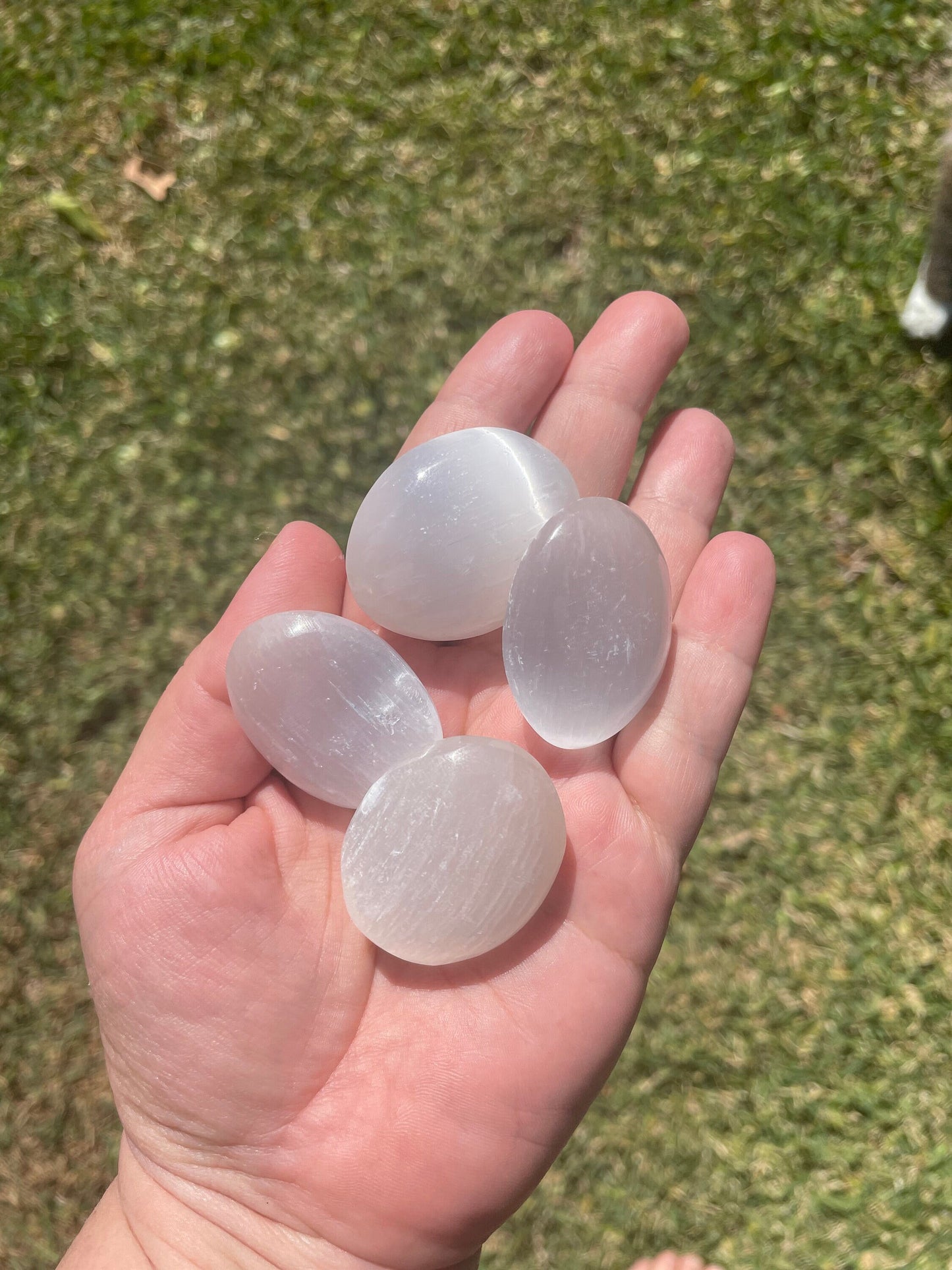 High Quality Selenite Palm Stone